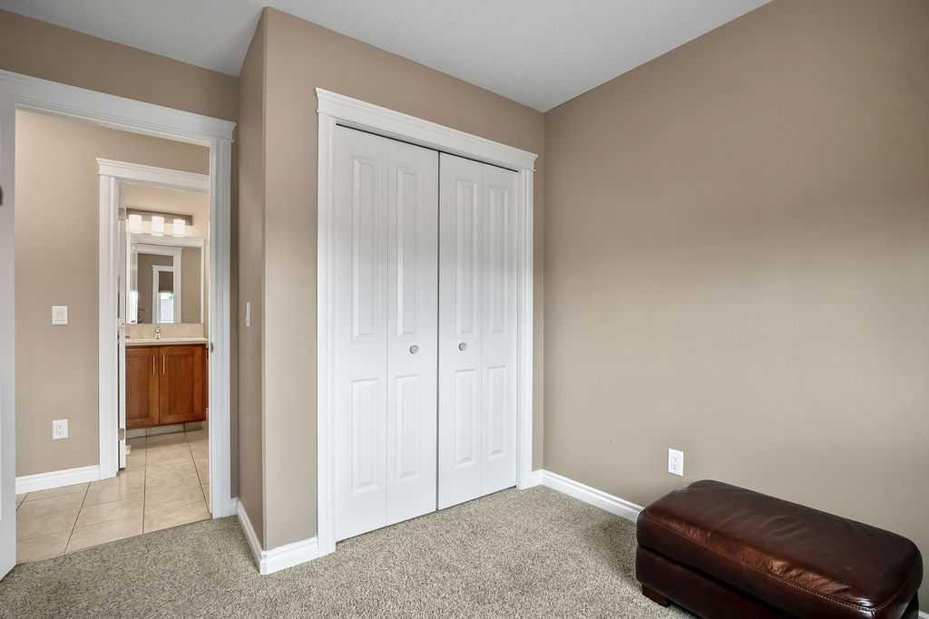 2006 30 Avenue, Nanton, AB