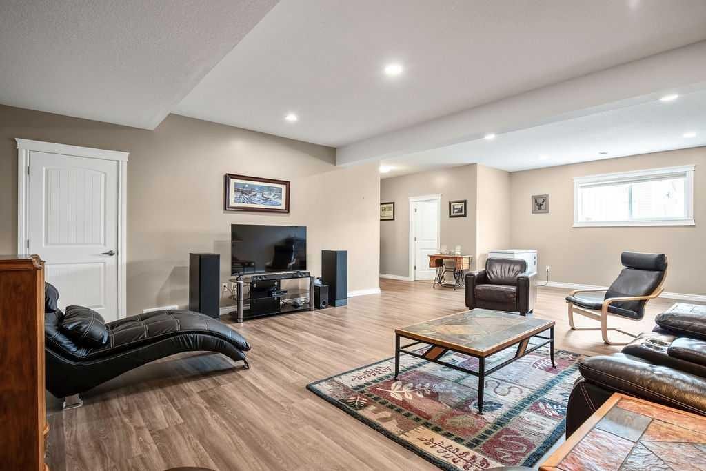 2006 30 Avenue, Nanton, AB