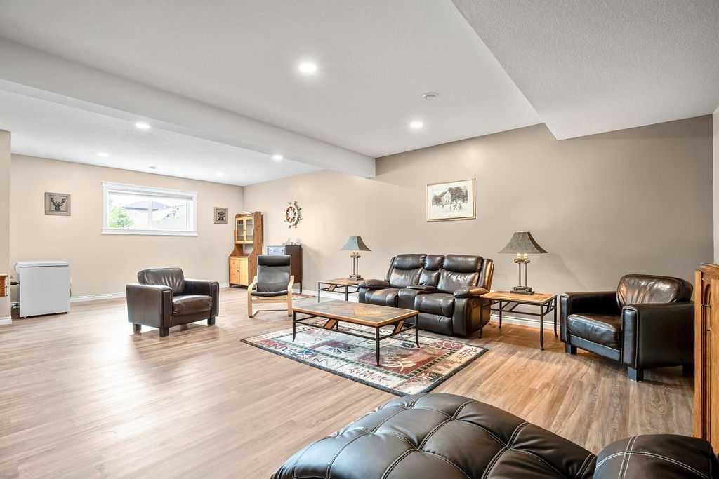 2006 30 Avenue, Nanton, AB