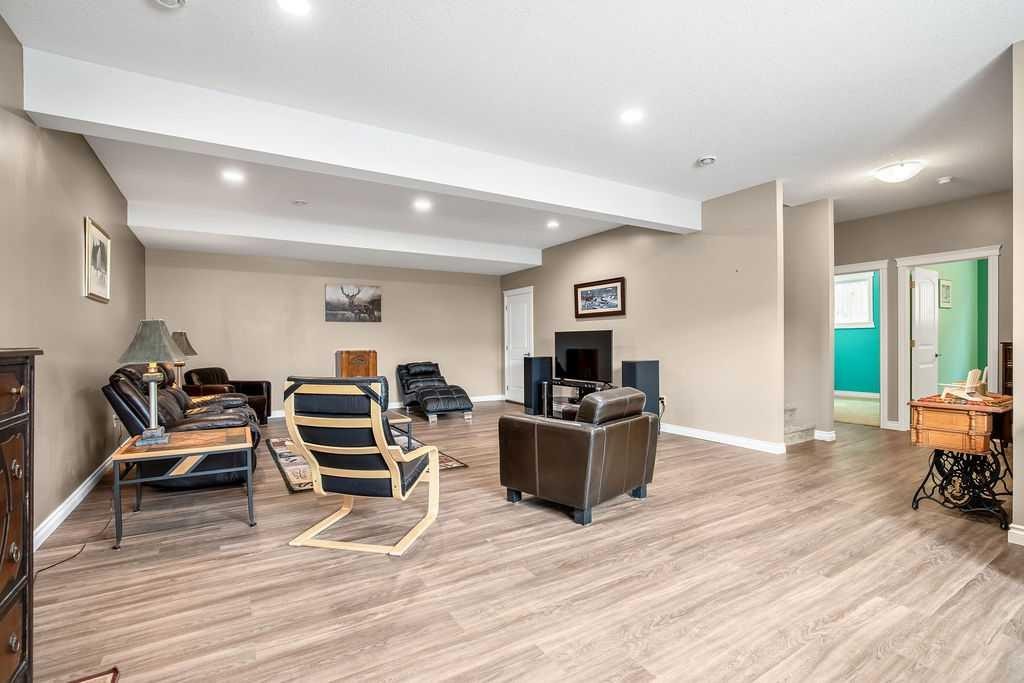 2006 30 Avenue, Nanton, AB
