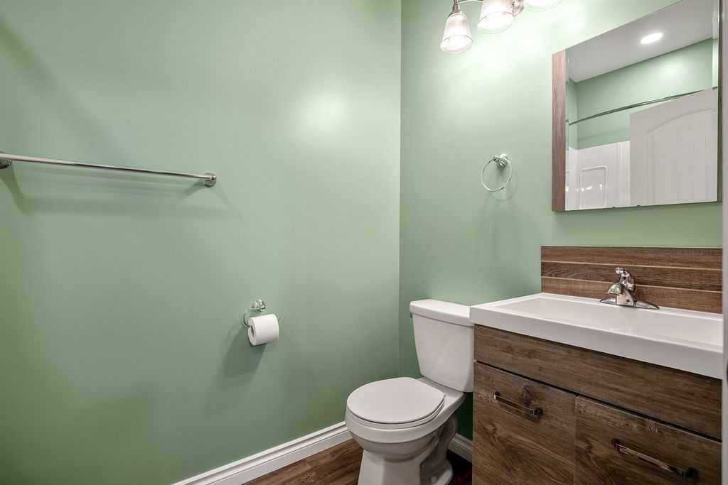 2006 30 Avenue, Nanton, AB