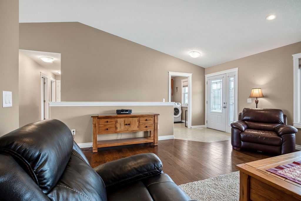 2006 30 Avenue, Nanton, AB