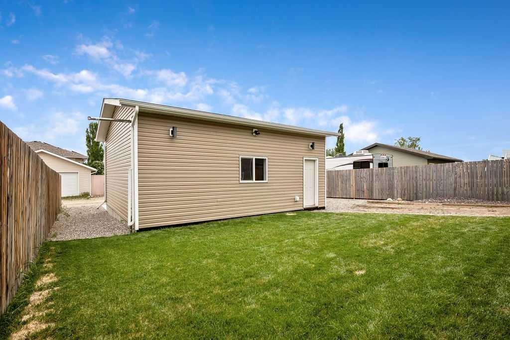 2006 30 Avenue, Nanton, AB