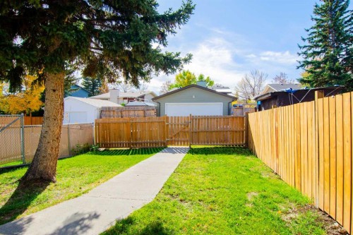 133 Berwick Drive Nw, Calgary, AB 