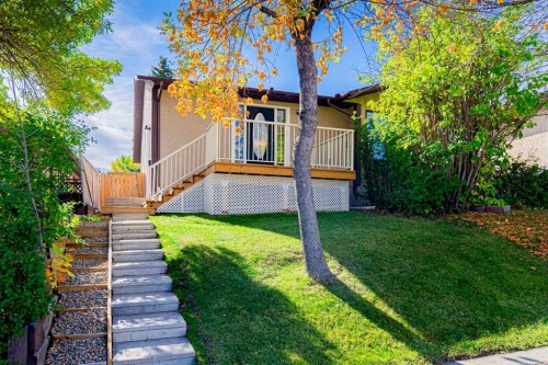 133 Berwick Drive Nw, Calgary, AB 