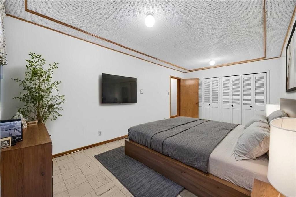 5007 14A Street Sw, Calgary, AB
