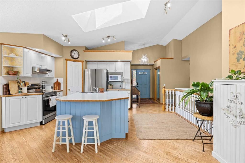 315 Rocky Ridge Bay Nw, Calgary, AB