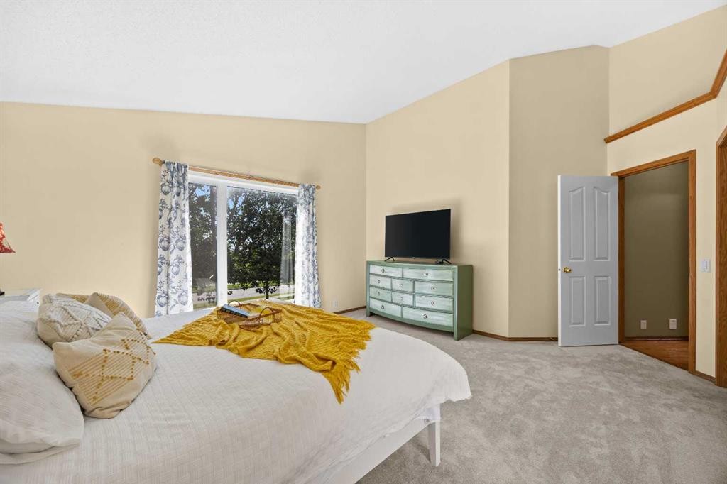 315 Rocky Ridge Bay Nw, Calgary, AB