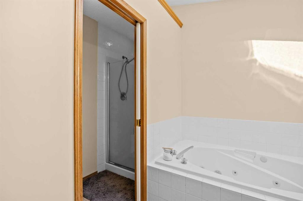 315 Rocky Ridge Bay Nw, Calgary, AB