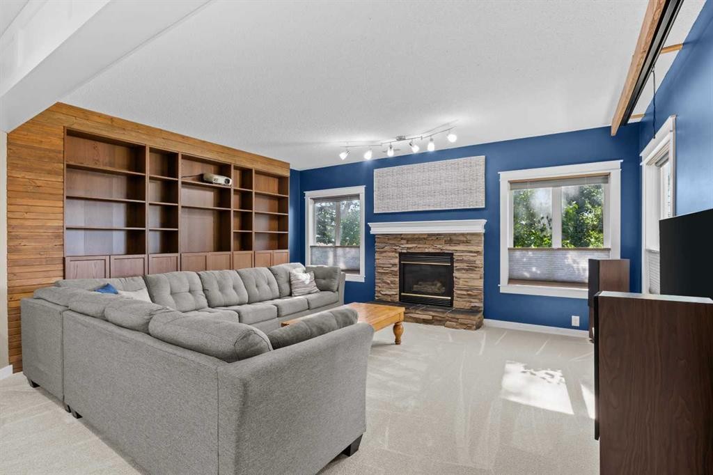 315 Rocky Ridge Bay Nw, Calgary, AB
