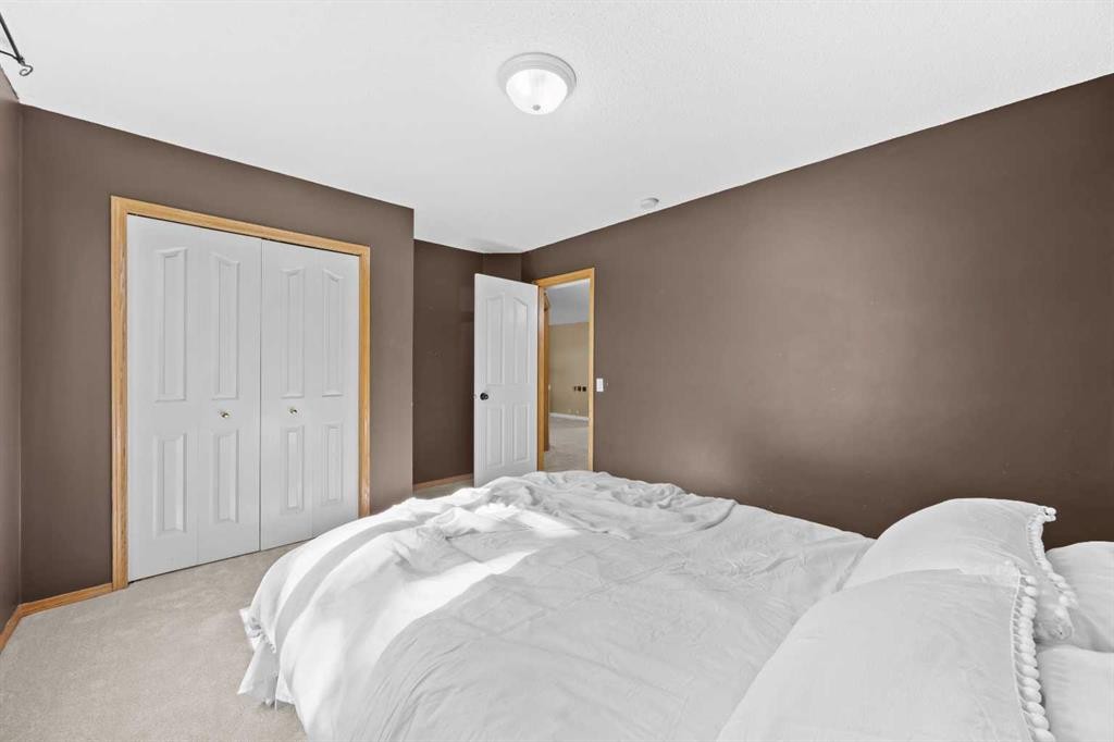 315 Rocky Ridge Bay Nw, Calgary, AB