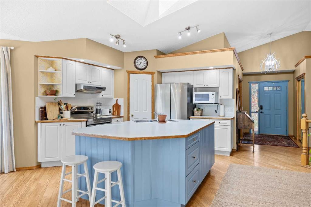 315 Rocky Ridge Bay Nw, Calgary, AB
