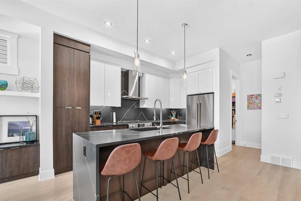 1-940 38 Street Sw, Calgary, AB