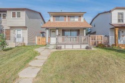 136 Castleridge Drive NE Calgary, AB T3J 1Y8