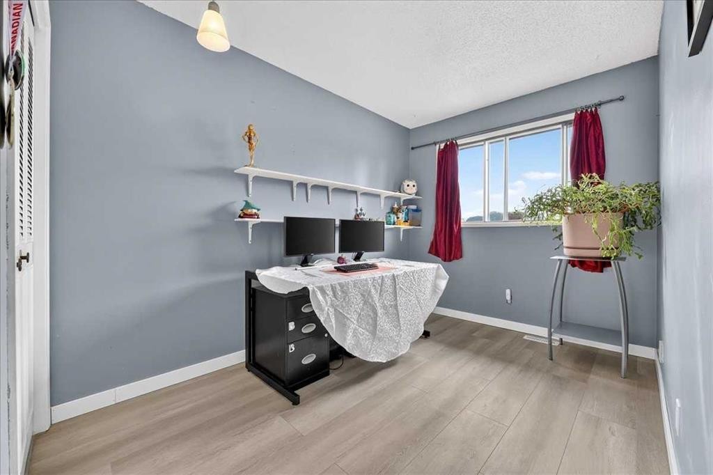 672 Whiteridge Way Ne, Calgary, AB