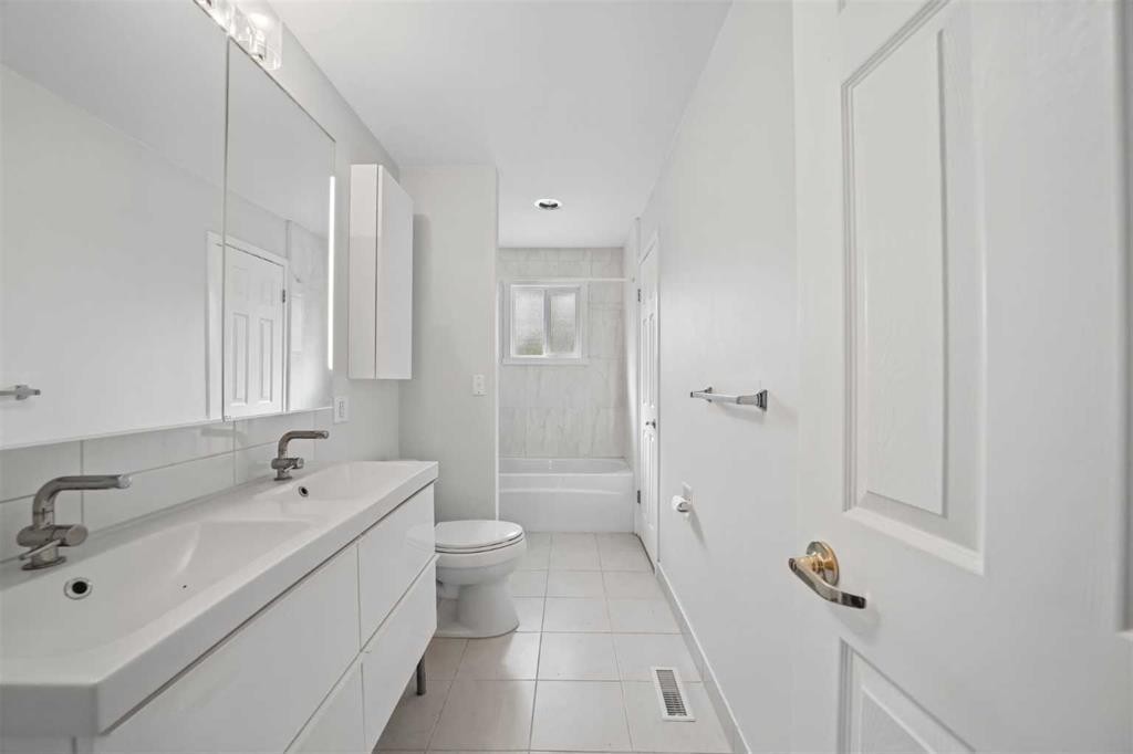 60 Silverview Way Nw, Calgary, AB