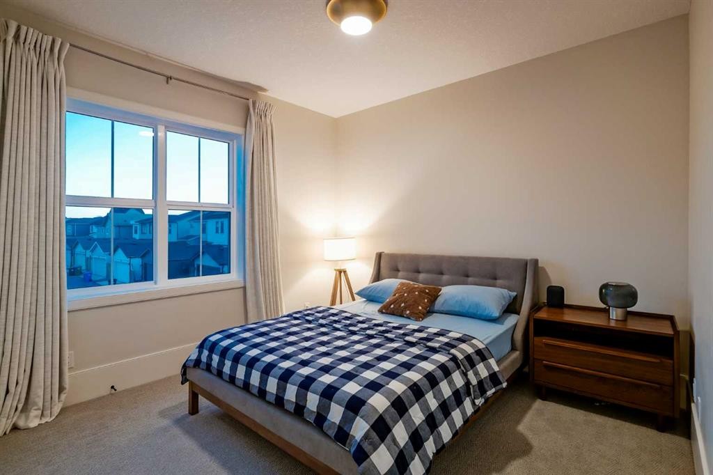 19 Bluerock Avenue Sw, Calgary, AB