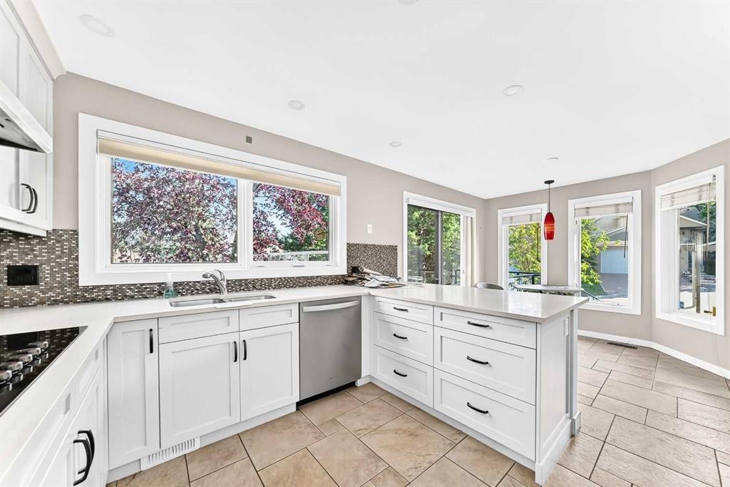 637 Stratton Terrace Sw, Calgary, AB