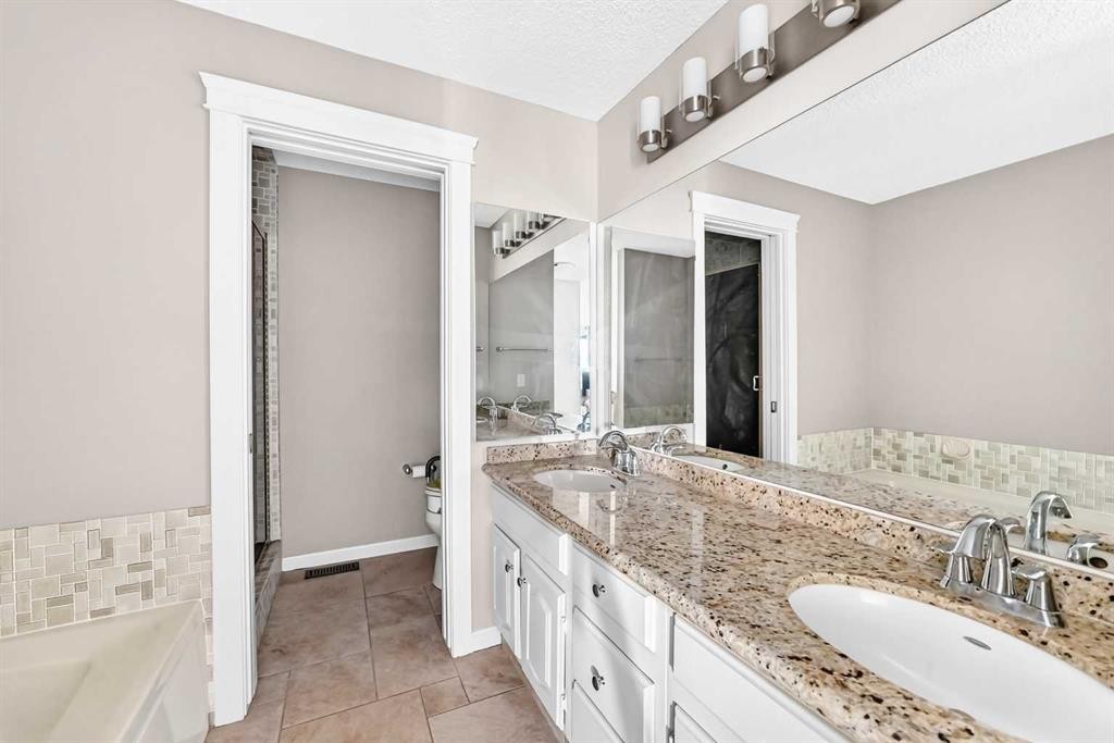 637 Stratton Terrace Sw, Calgary, AB