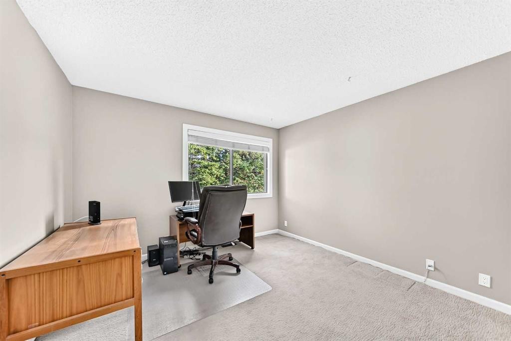 637 Stratton Terrace Sw, Calgary, AB