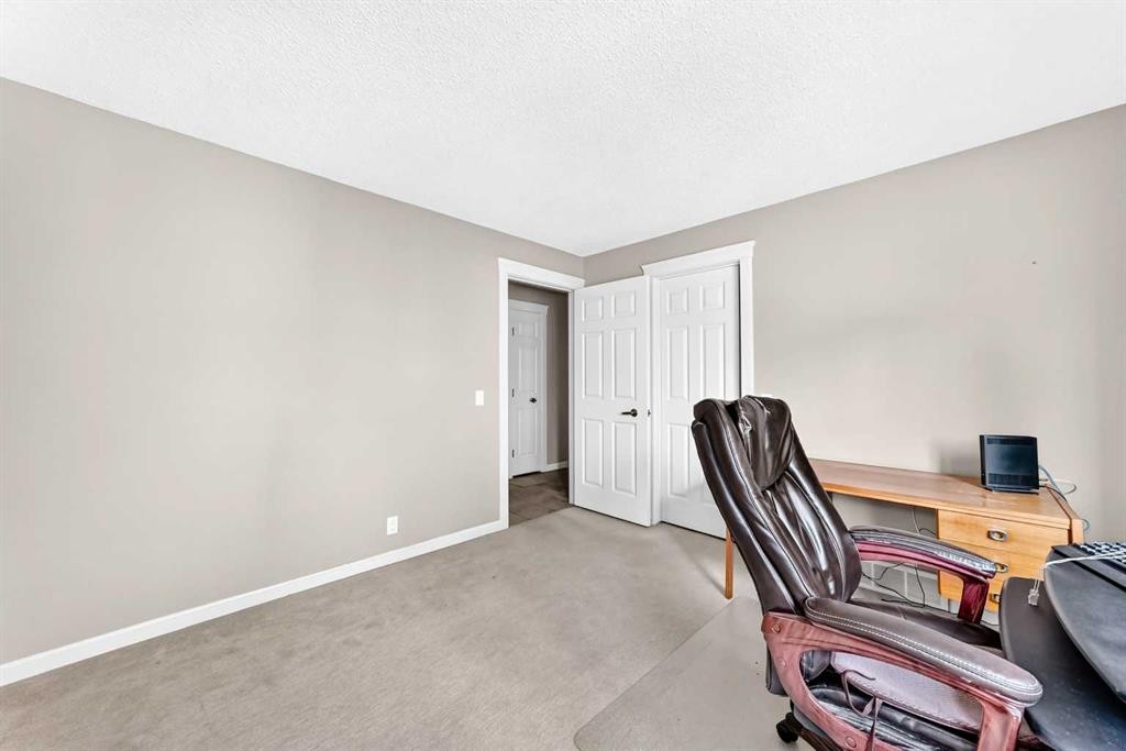 637 Stratton Terrace Sw, Calgary, AB