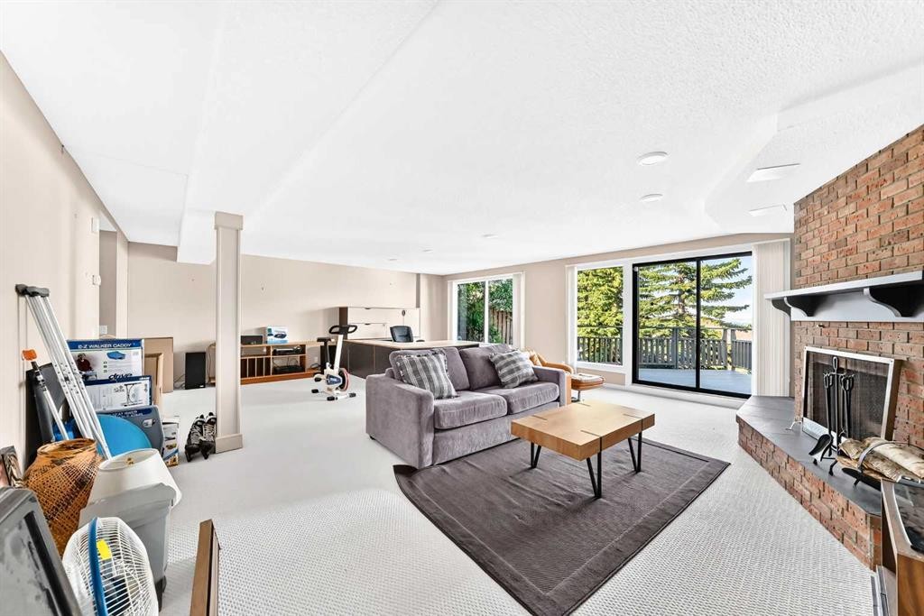 637 Stratton Terrace Sw, Calgary, AB