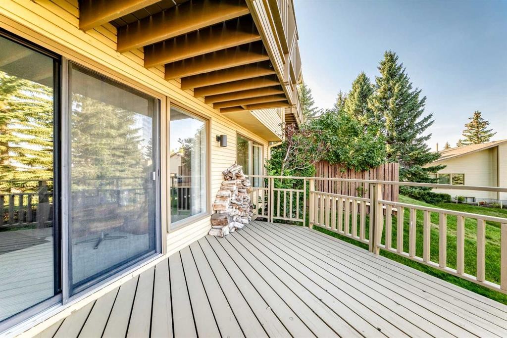637 Stratton Terrace Sw, Calgary, AB