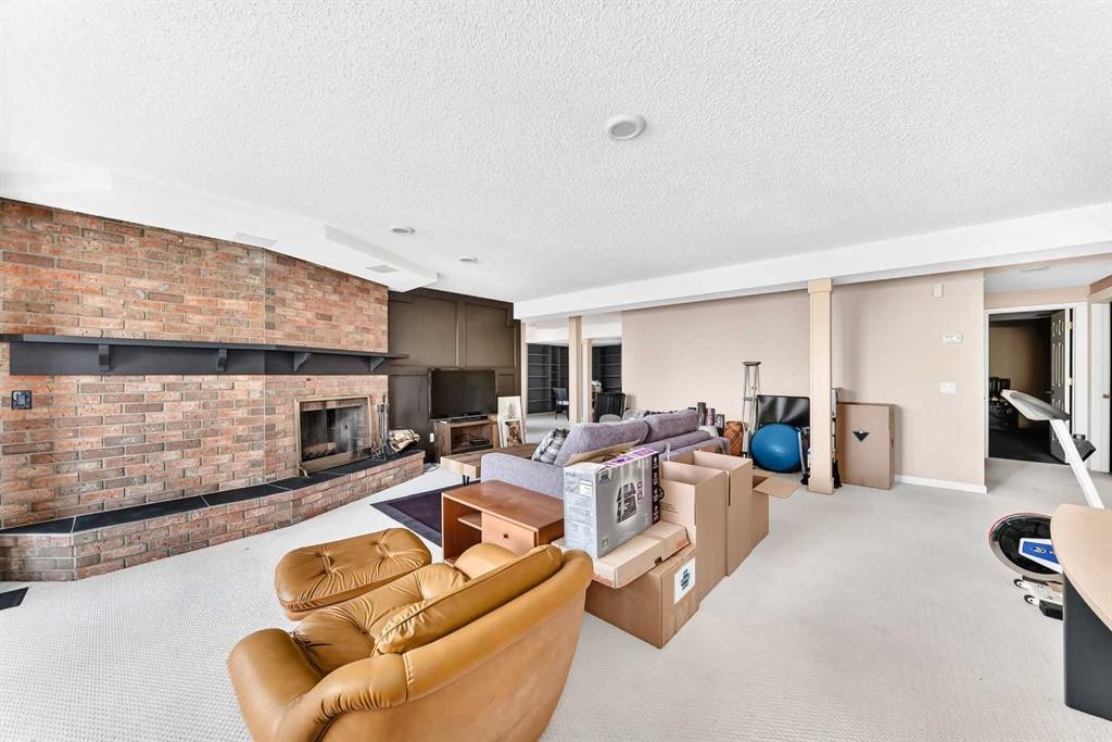 637 Stratton Terrace Sw, Calgary, AB