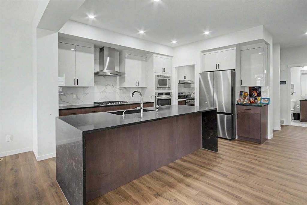 80 Lucas Passage Nw, Calgary, AB
