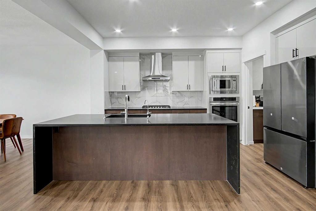 80 Lucas Passage Nw, Calgary, AB