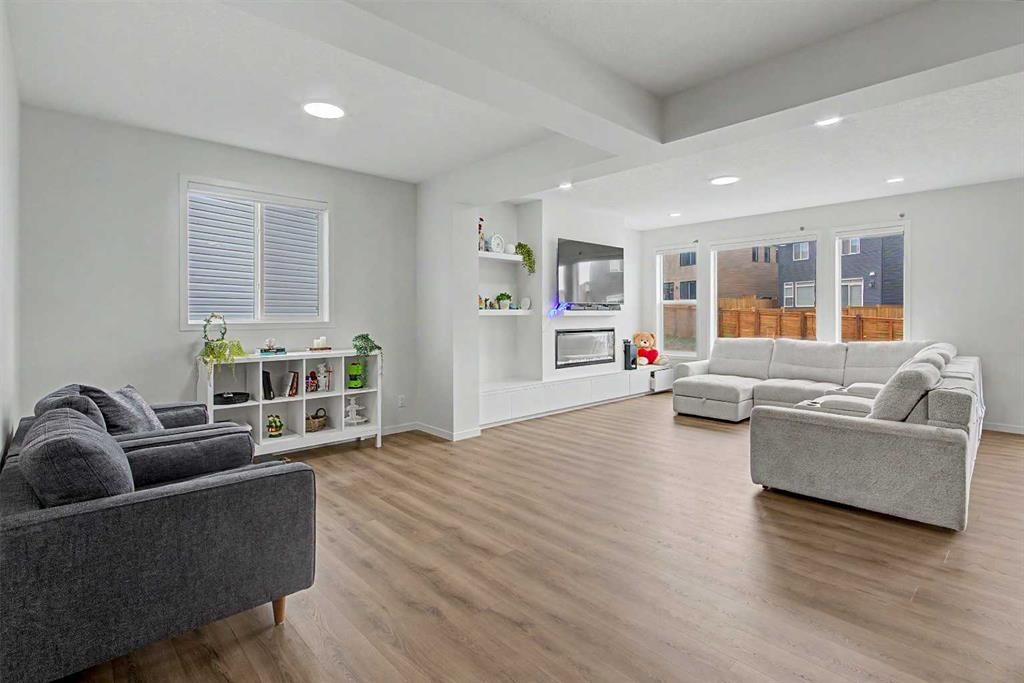 80 Lucas Passage Nw, Calgary, AB