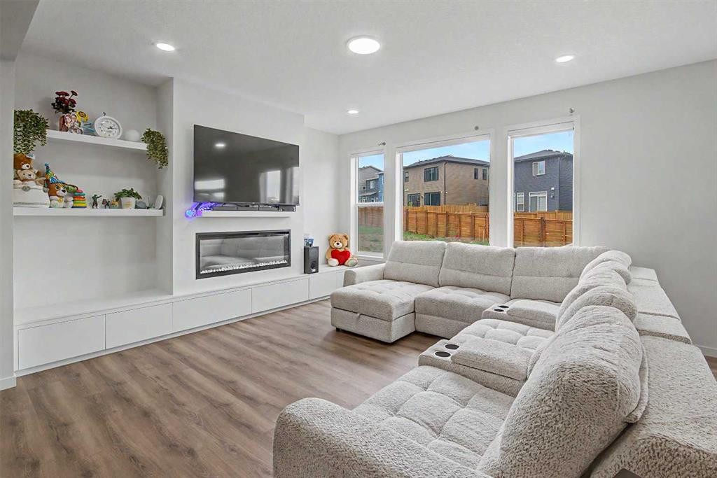 80 Lucas Passage Nw, Calgary, AB