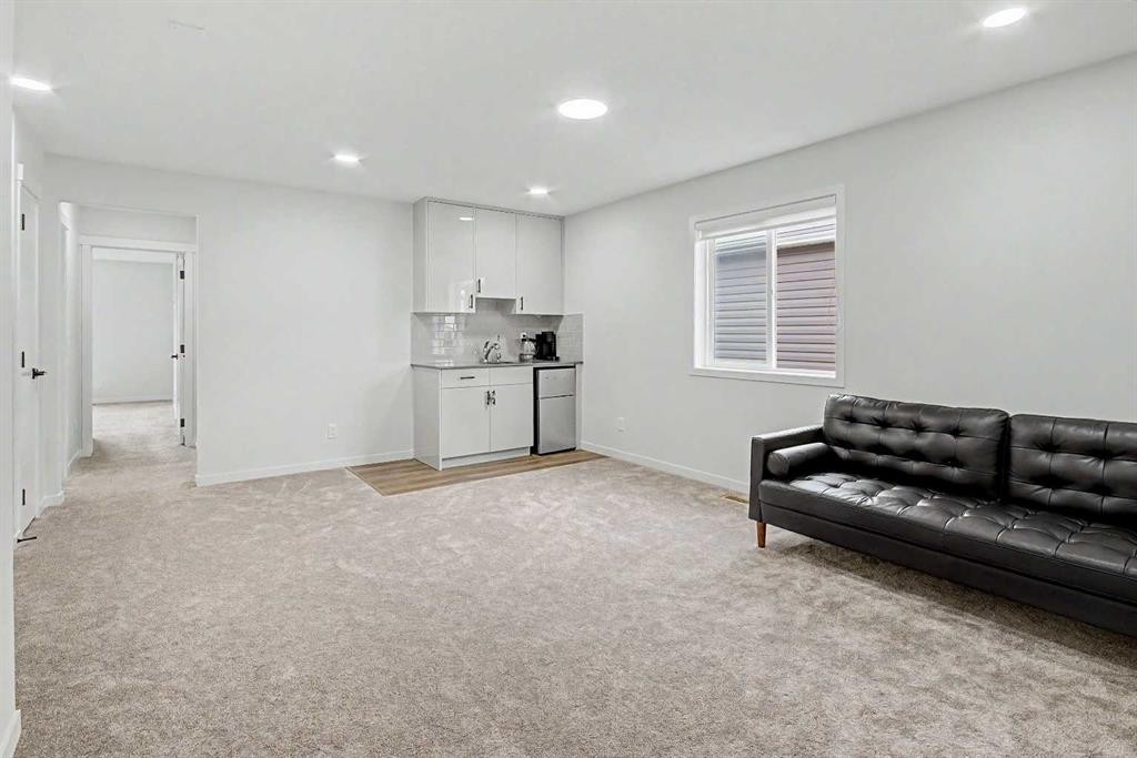 80 Lucas Passage Nw, Calgary, AB