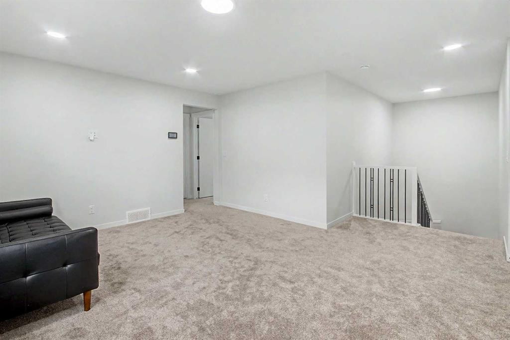 80 Lucas Passage Nw, Calgary, AB