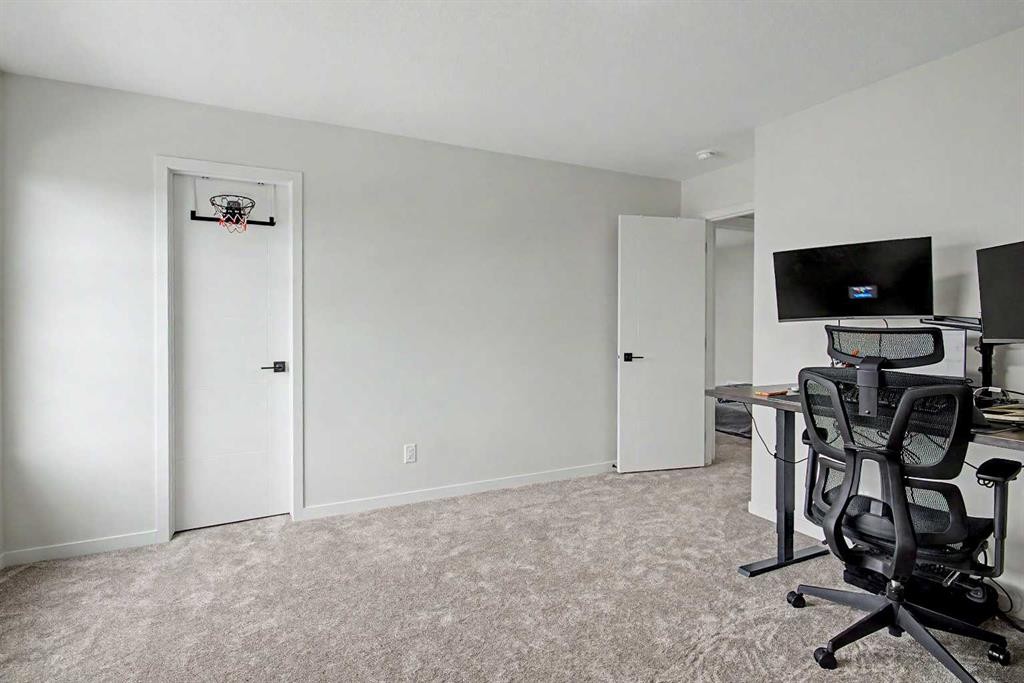80 Lucas Passage Nw, Calgary, AB