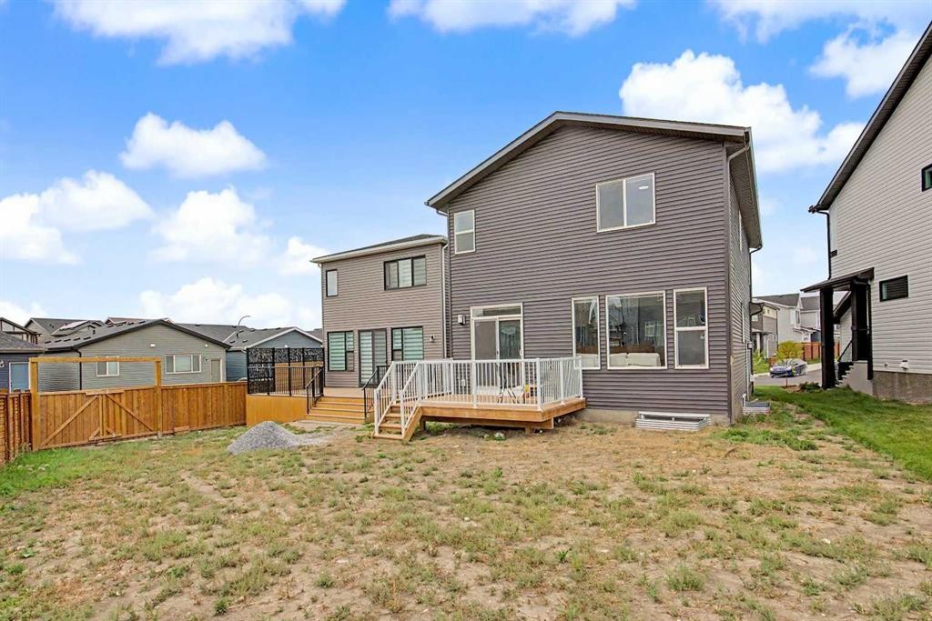 80 Lucas Passage Nw, Calgary, AB
