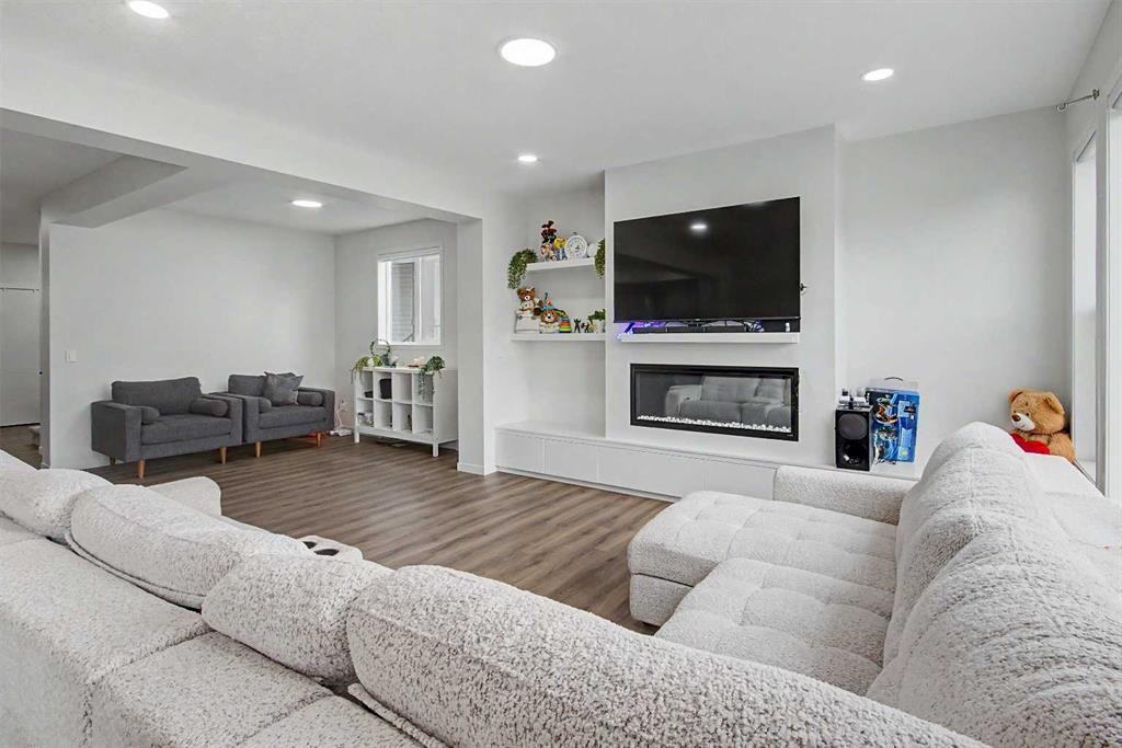 80 Lucas Passage Nw, Calgary, AB