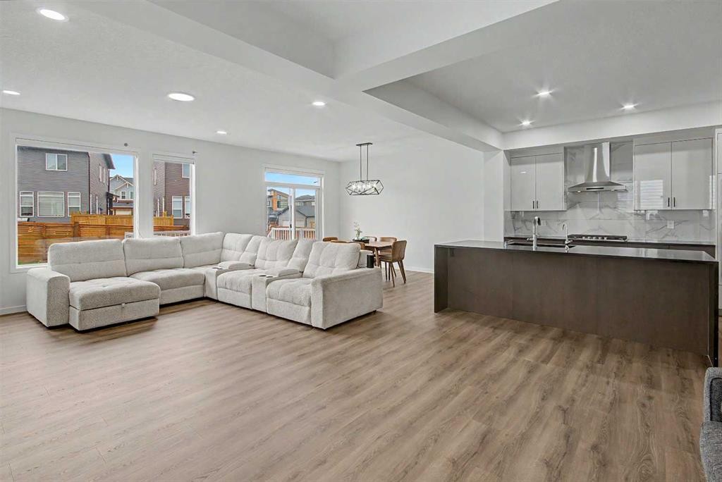 80 Lucas Passage Nw, Calgary, AB