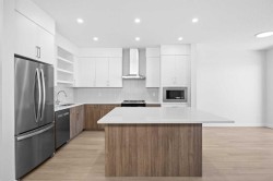 131 Greenwich Drive NW Calgary, AB T3B 6K7