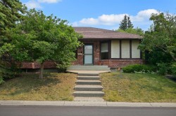 80 Edforth Way NW Calgary, AB T3A 3W2