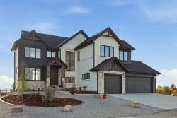 31 Monterra Bluffs Cochrane Lake, AB T4C 0G8