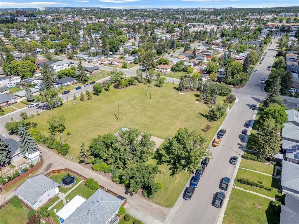 2211 45 Street Se, Calgary, AB
