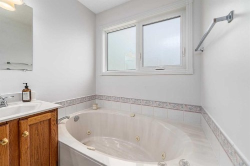 236 Edgebrook Gardens Nw, Calgary, AB 