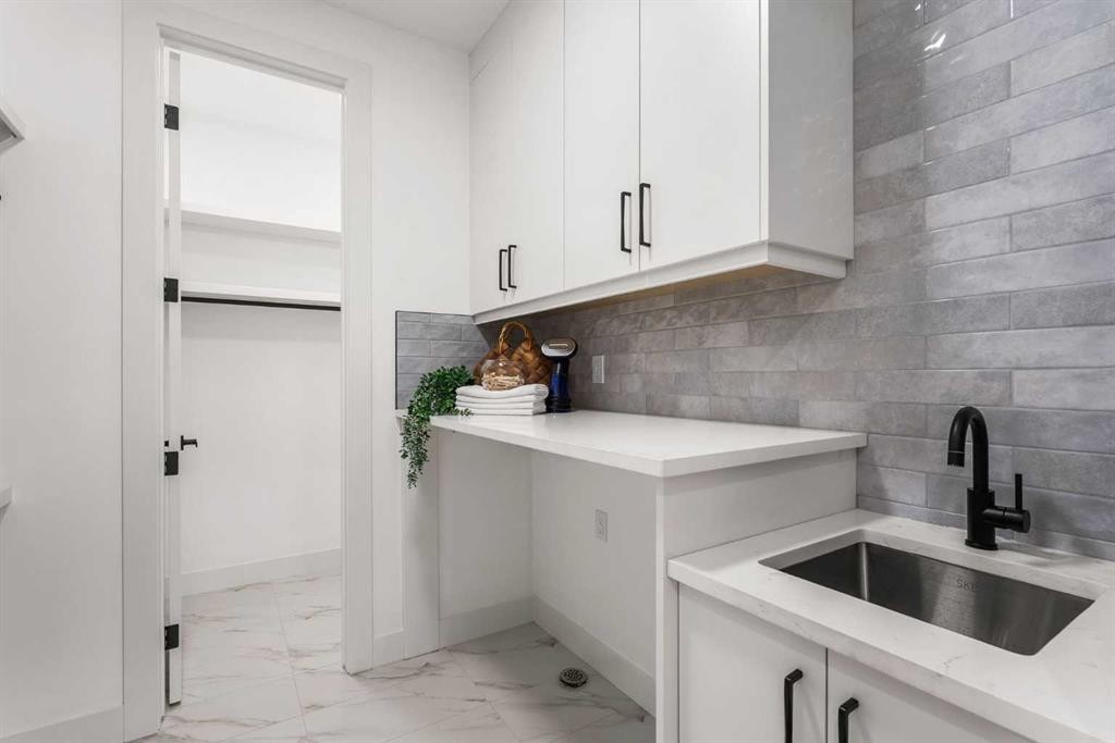 407 Patterson Boulevard Sw, Calgary, AB