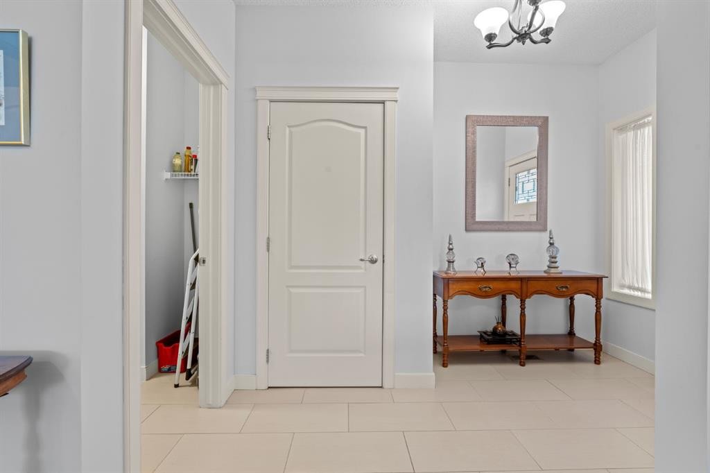 28 Evansview Manor Nw, Calgary, AB