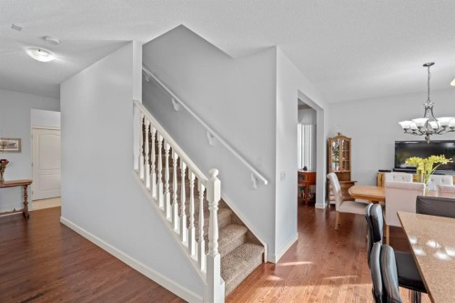 28 Evansview Manor Nw, Calgary, AB 