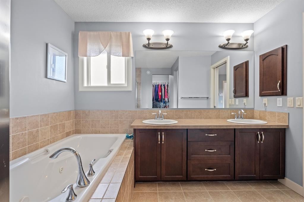 28 Evansview Manor Nw, Calgary, AB