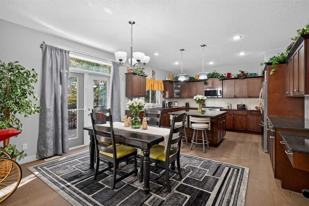 12 Crestridge Rise Sw, Calgary, AB