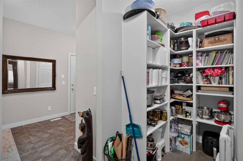 12 Crestridge Rise Sw, Calgary, AB
