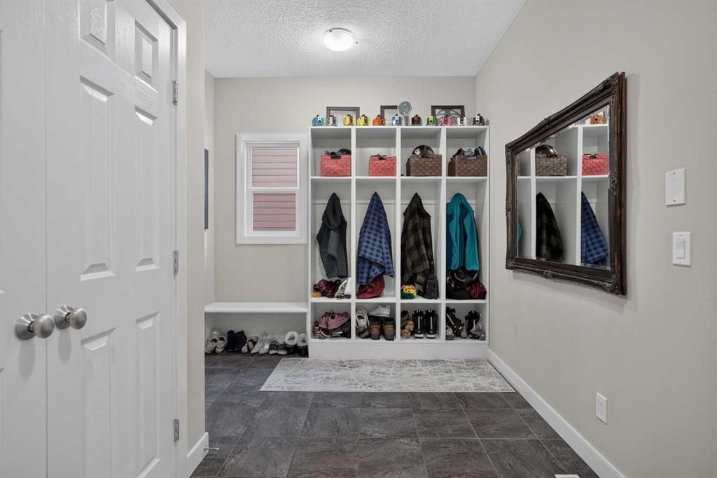 12 Crestridge Rise Sw, Calgary, AB